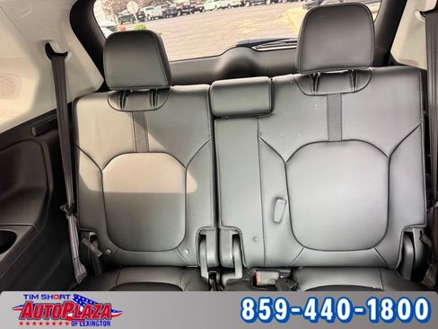 Used 2025 Honda Pilot Touring image 38