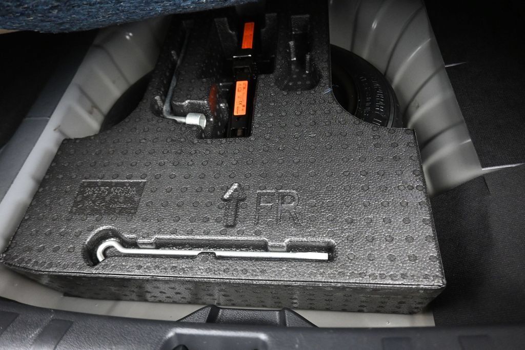 Used 2023 Nissan Kicks SR FWD image 44