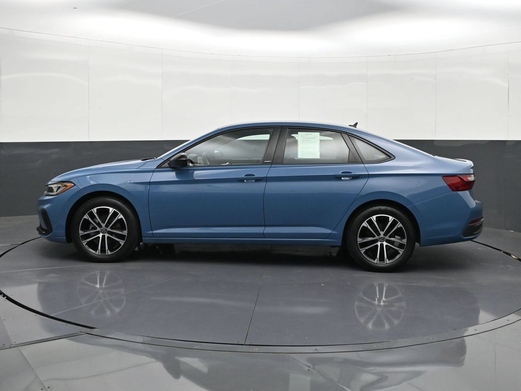 Used 2025 Volkswagen Jetta Sport FWD image 2