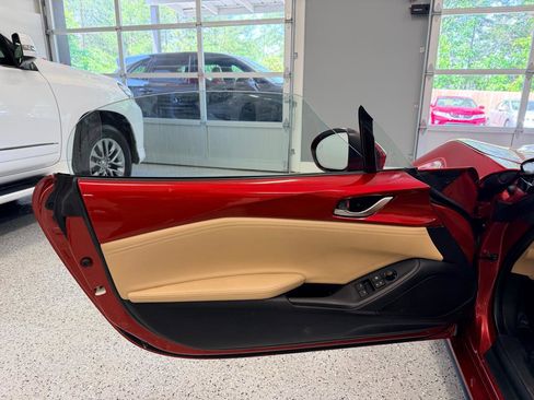 Used 2017 MAZDA MX-5 Miata Grand Touring RWD image 19