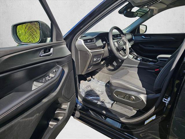 Used 2023 Jeep Grand Cherokee L Laredo AWD/4WD image 22
