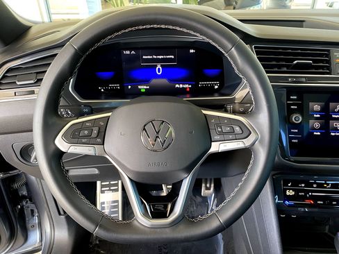 Used 2023 Volkswagen Tiguan SE R-Line image 30