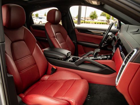 Certified 2021 Porsche Cayenne S AWD/4WD image 44