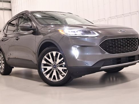Certified 2020 Ford Escape Titanium w/ Titanium Premium Package 2.0 AWD/4WD image 42