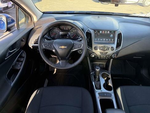 Used 2018 Chevrolet Cruze LT w/ Sun And Sound Package FWD image 15