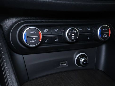 Used 2018 Alfa Romeo Stelvio Ti AWD/4WD image 32
