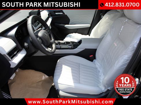 New 2025 Mitsubishi Outlander AWD image 12