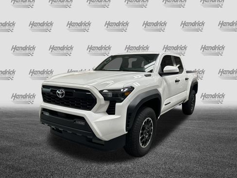 Used 2025 Toyota Tacoma TRD Off-Road AWD/4WD image 5