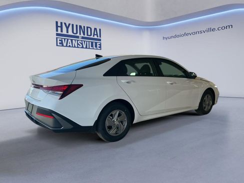 New 2026 Hyundai Elantra SE FWD image 3