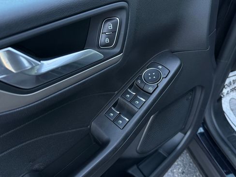 Used 2021 Ford Escape SE image 35