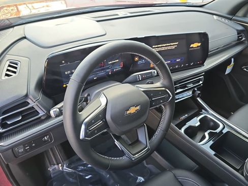 New 2026 Chevrolet Traverse LT w/ Sun and Wheel Package FWD image 16