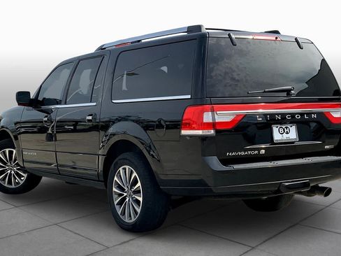 Used 2016 Lincoln Navigator L Select RWD image 11