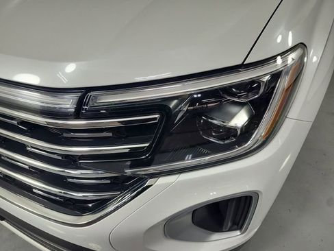 Used 2024 Volkswagen Atlas SEL image 30