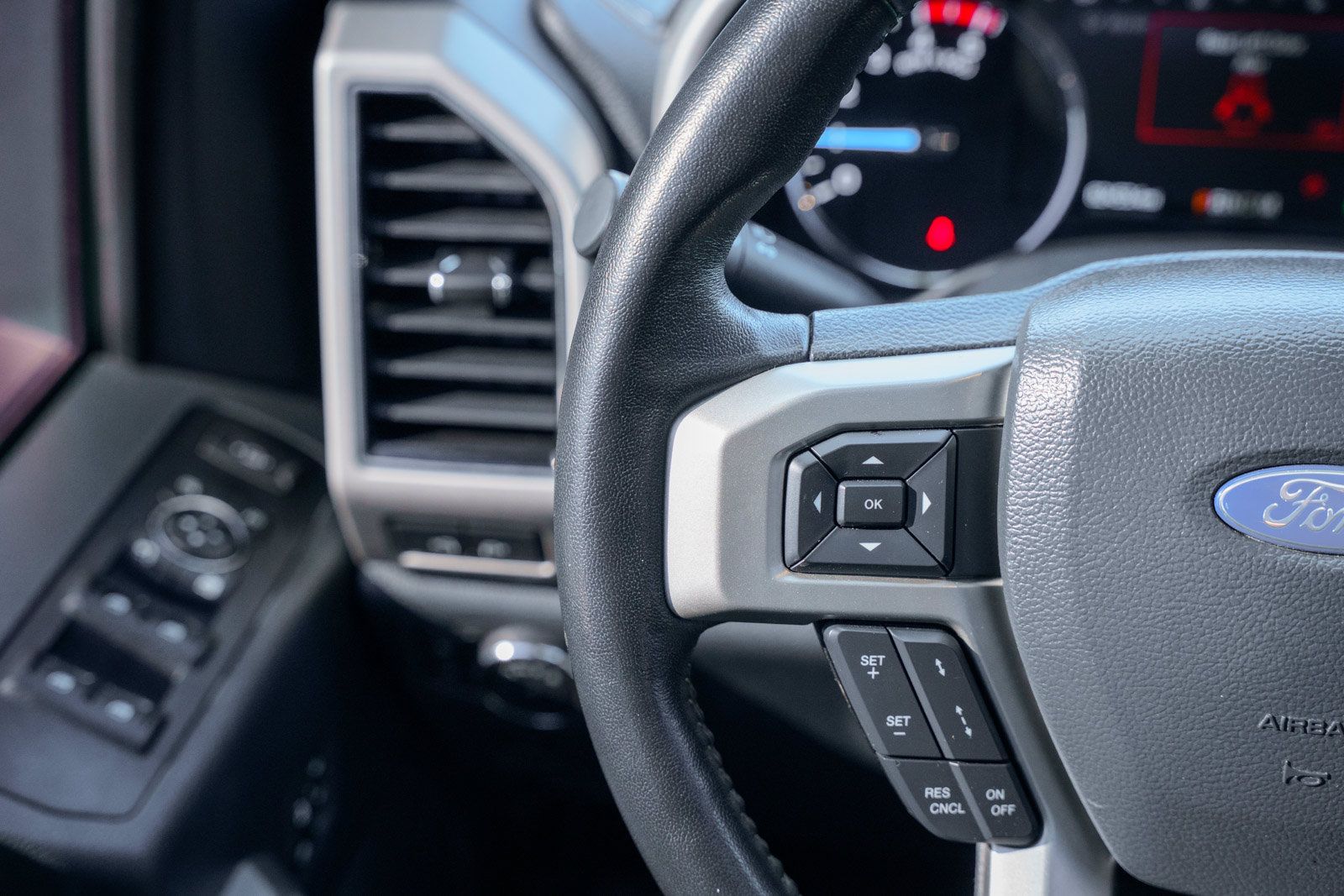 Certified 2022 Ford F250 Lariat w/ Tremor Off-Road Package AWD/4WD image 42
