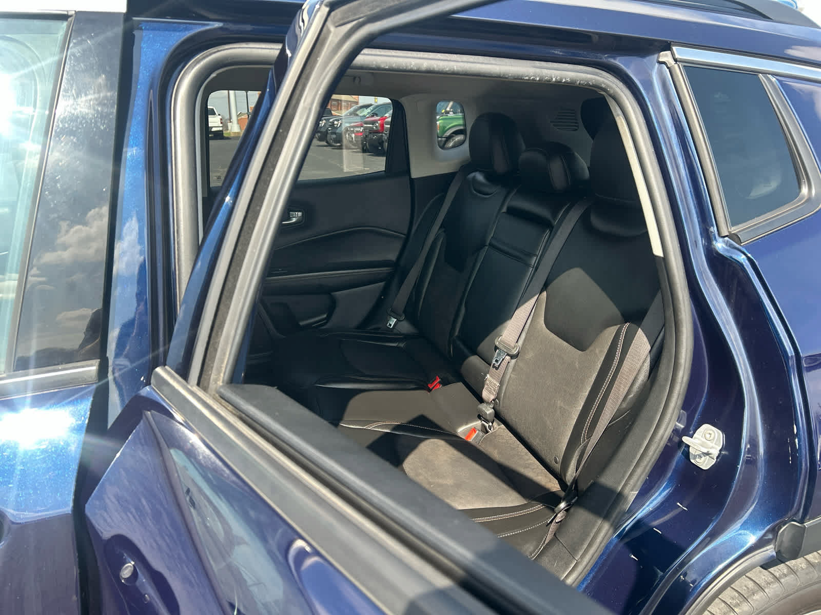 Used 2018 Jeep Compass Latitude w/ Popular Equipment Group FWD image 10