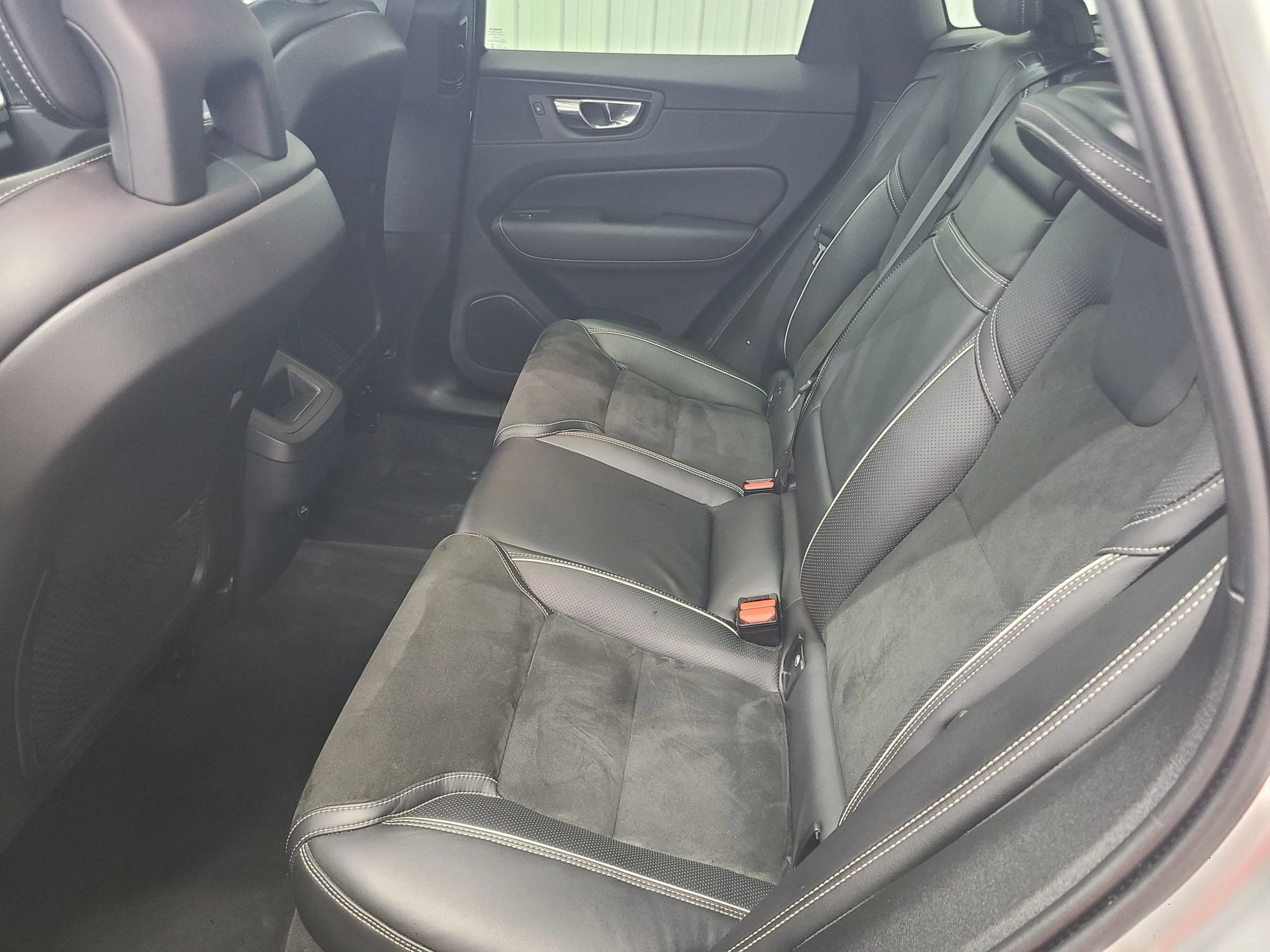 Used 2019 Volvo XC60 T5 R-Design AWD/4WD image 38