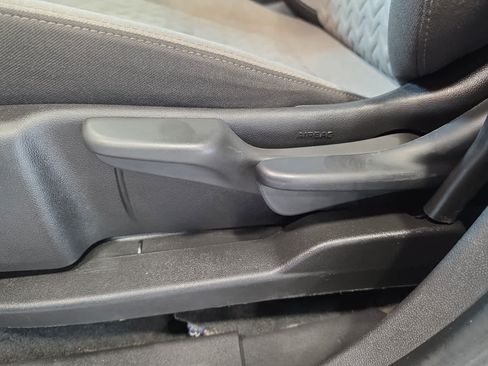 Used 2024 Chevrolet Equinox LS FWD image 16