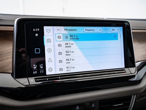 Used 2024 Volkswagen Atlas SE image 30