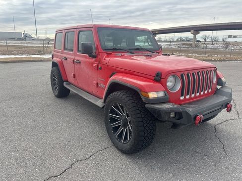 Used 2018 Jeep Wrangler Unlimited Sahara image 5