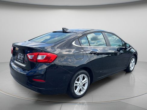Used 2017 Chevrolet Cruze LT w/ Convenience Package FWD image 7