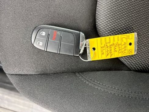 Used 2023 Jeep Renegade Latitude image 30