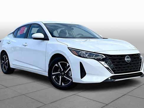 Used 2025 Nissan Sentra SV image 3