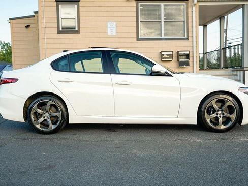 Used 2017 Alfa Romeo Giulia AWD image 4