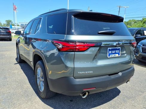 Used 2023 Chevrolet Traverse LT FWD image 7