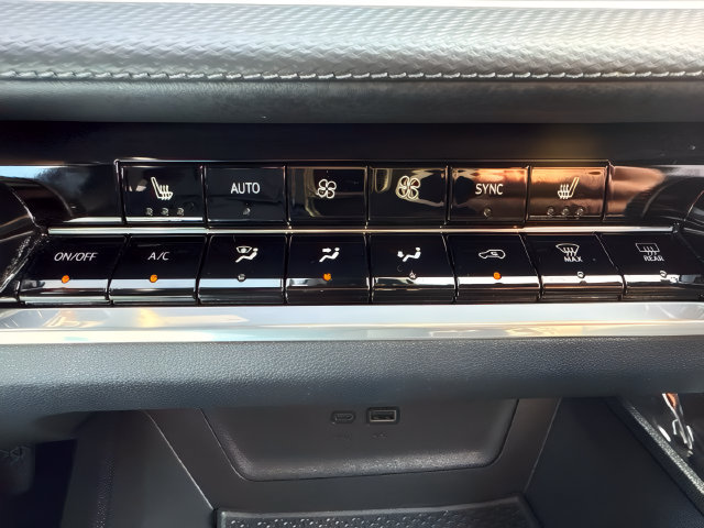 Used 2025 Chevrolet Equinox LT w/ Convenience Package II AWD/4WD image 27