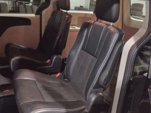 Used 2019 Dodge Grand Caravan SXT image 7