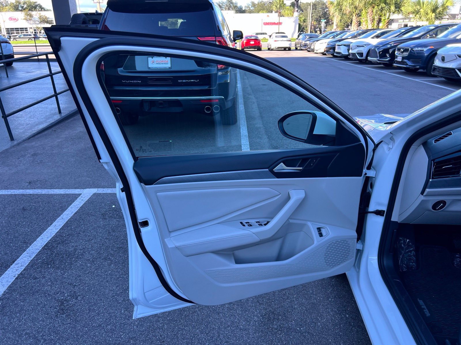 Used 2024 Volkswagen Jetta SE w/ Panoramic Sunroof Package FWD image 28