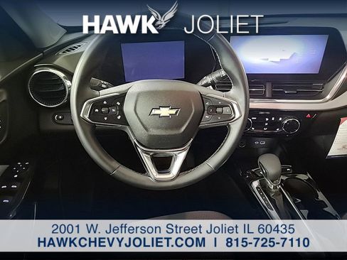 Used 2025 Chevrolet Trax LT w/ LT Convenience Package FWD image 14