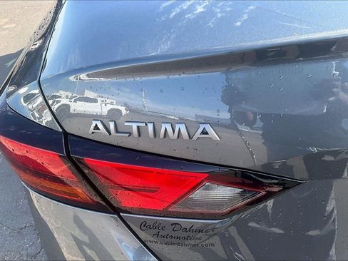 Used 2025 Nissan Altima 2.5 SV FWD image 8