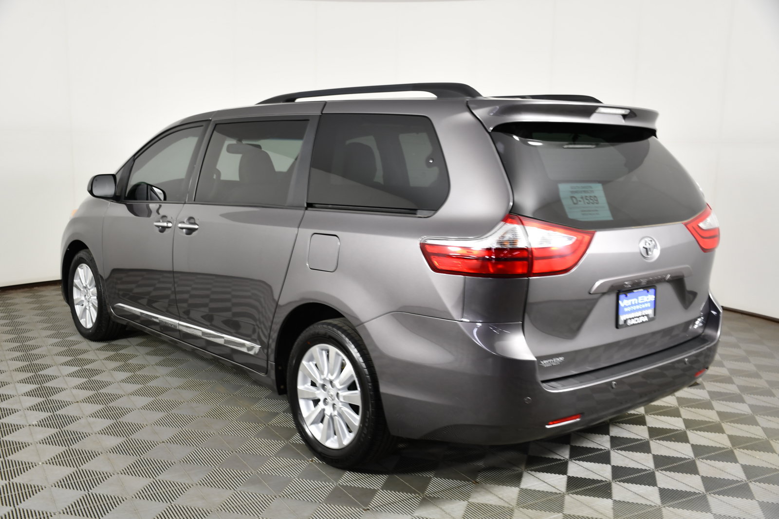 Used 2017 Toyota Sienna XLE Premium AWD/4WD image 8