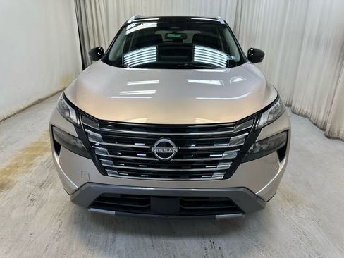 Certified 2025 Nissan Rogue SL w/ SL Premium Package AWD/4WD image 7