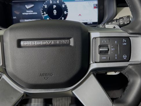 Used 2025 Land Rover Discovery S AWD/4WD image 20