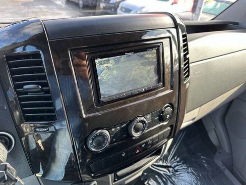 Used 2014 Mercedes-Benz Sprinter 2500 image 21