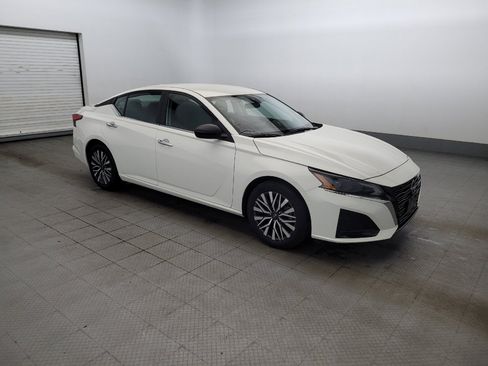 Used 2025 Nissan Altima 2.5 SV FWD image 11
