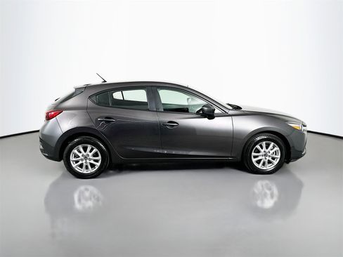 Used 2018 MAZDA MAZDA3 Sport image 8