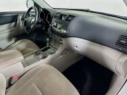 Used 2011 Toyota Highlander 4WD w/ Tech Pkg image 28