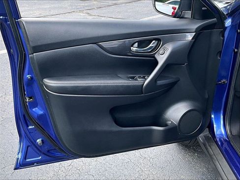 Used 2017 Nissan Rogue SV AWD/4WD image 9
