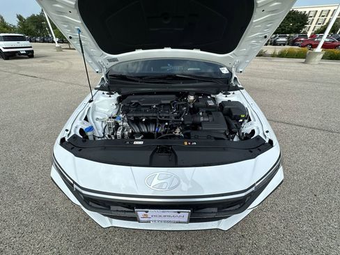 Used 2025 Hyundai Elantra Sport image 27