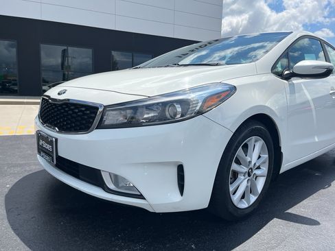 Used 2017 Kia Forte S w/ S Premium Package FWD image 4