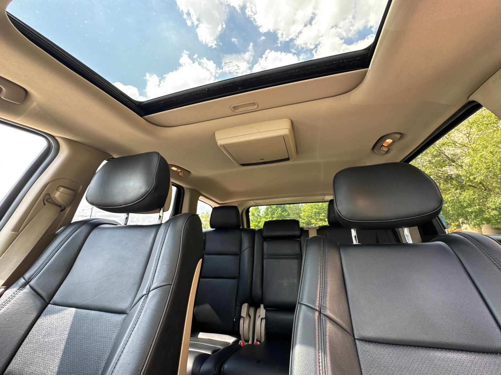 Used 2011 Jeep Grand Cherokee Limited w/ Luxury Group II AWD/4WD image 30