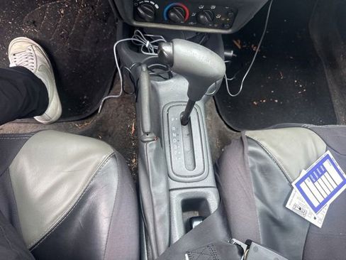 Used 2004 Chevrolet Cavalier Coupe w/ Preferred Equipment Group FWD image 29