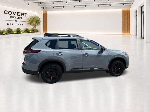 Used 2025 Nissan Rogue SV AWD/4WD image 13