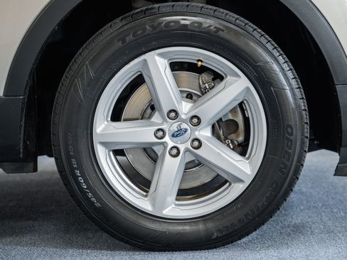 Certified 2017 Ford Explorer XLT w/ Equipment Group 202A image 15