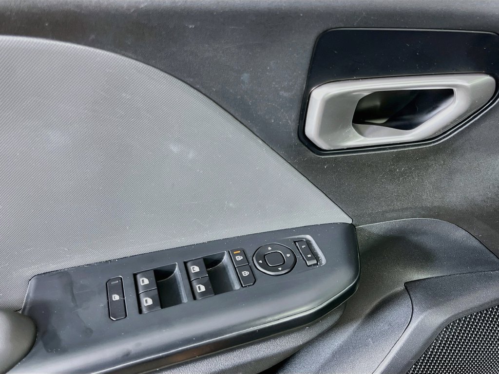 Used 2025 Kia K4 FWD image 23