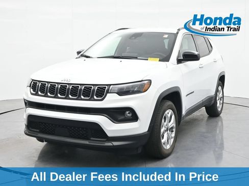 Used 2025 Jeep Compass Latitude AWD/4WD image 1