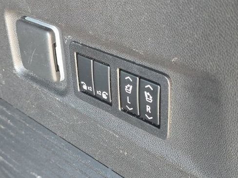 Used 2021 GMC Yukon XL Denali w/ LPO, Illumination Package image 12